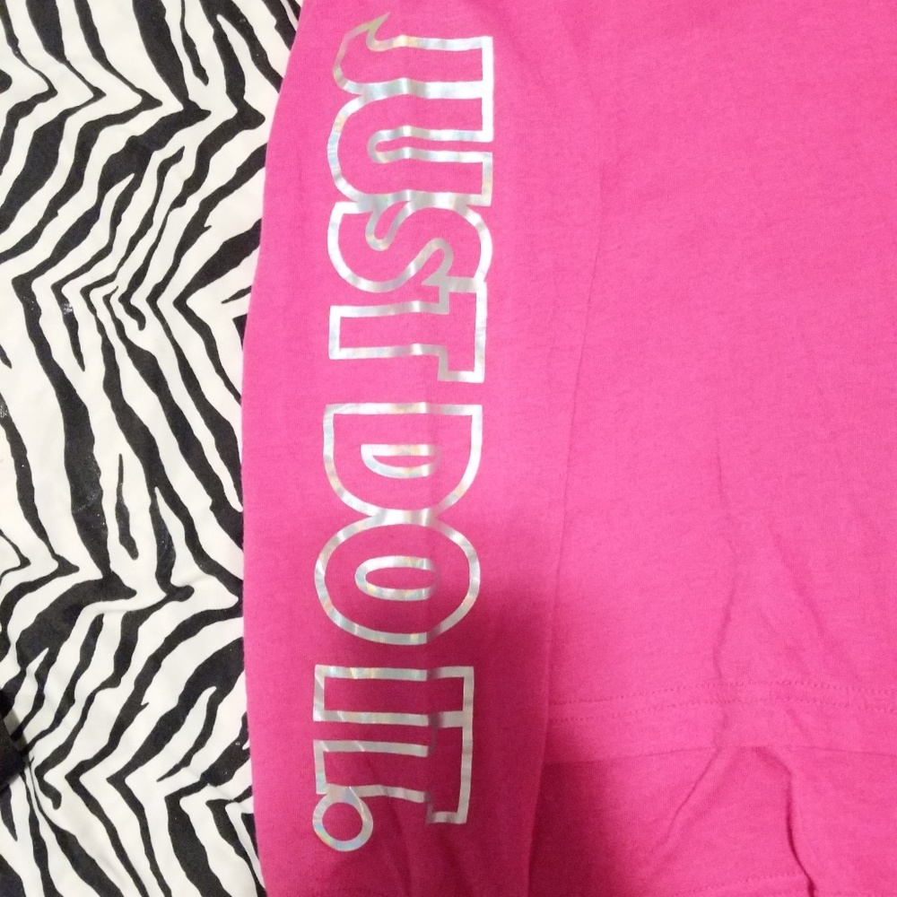 Nike top - Picture 3 of 3